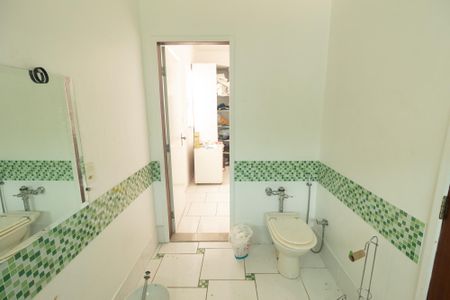 Casa de condomínio para alugar com 197m², 4 quartos e 2 vagas Casa de condomínio para alugar com 197m², 4 quartos e 2 vagasBanheiro da Suíte 2