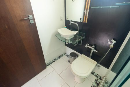 Casa de condomínio para alugar com 197m², 4 quartos e 2 vagas Casa de condomínio para alugar com 197m², 4 quartos e 2 vagasBanheiro da Suíte 3