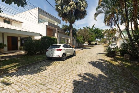 Casa de condomínio para alugar com 197m², 4 quartos e 2 vagas Casa de condomínio para alugar com 197m², 4 quartos e 2 vagasÁrea comum