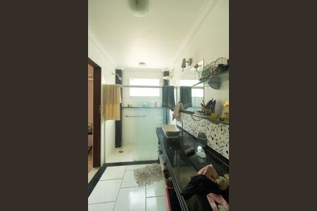 Casa de condomínio para alugar com 197m², 4 quartos e 2 vagas Casa de condomínio para alugar com 197m², 4 quartos e 2 vagasBanheiro da Suíte 1