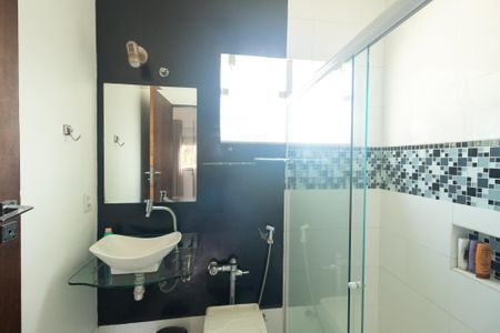 Casa de condomínio para alugar com 197m², 4 quartos e 2 vagas Casa de condomínio para alugar com 197m², 4 quartos e 2 vagasBanheiro da Suíte 3