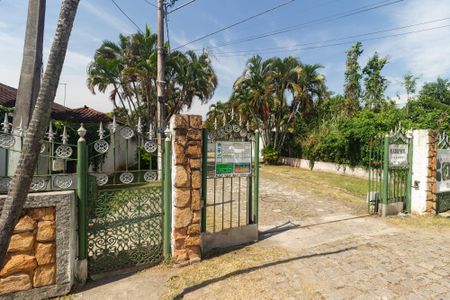 Casa de condomínio para alugar com 197m², 4 quartos e 2 vagas Casa de condomínio para alugar com 197m², 4 quartos e 2 vagasFachada do condomínio