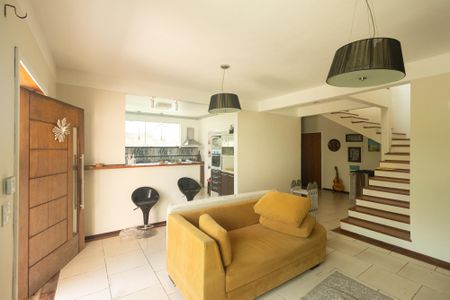 Sala de casa de condomínio para alugar com 4 quartos, 197m² em Campo Grande, Rio de Janeiro