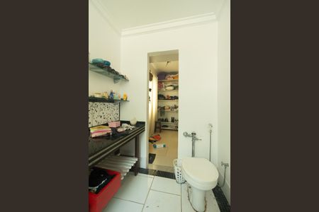 Casa de condomínio para alugar com 197m², 4 quartos e 2 vagas Casa de condomínio para alugar com 197m², 4 quartos e 2 vagasBanheiro da Suíte 1