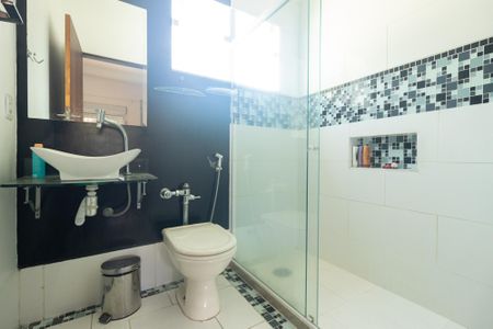 Casa de condomínio para alugar com 197m², 4 quartos e 2 vagas Casa de condomínio para alugar com 197m², 4 quartos e 2 vagasBanheiro da Suíte 3