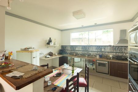 Casa de condomínio para alugar com 197m², 4 quartos e 2 vagas Casa de condomínio para alugar com 197m², 4 quartos e 2 vagasCozinha