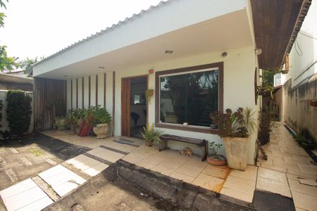 Casa de condomínio para alugar com 197m², 4 quartos e 2 vagas Casa de condomínio para alugar com 197m², 4 quartos e 2 vagasVaranda