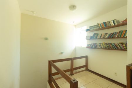 Casa de condomínio para alugar com 197m², 4 quartos e 2 vagas Casa de condomínio para alugar com 197m², 4 quartos e 2 vagasHall