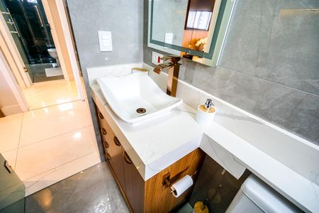 Apartamento à venda com 112m², 3 quartos e 3 vagas Apartamento à venda com 112m², 3 quartos e 3 vagasBanheiro da suíte