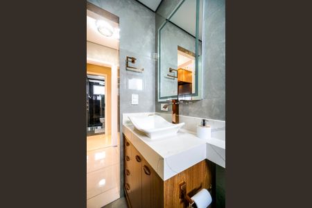 Apartamento à venda com 112m², 3 quartos e 3 vagas Apartamento à venda com 112m², 3 quartos e 3 vagasBanheiro da suíte