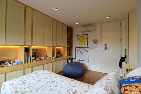 Apartamento à venda com 450m², 3 quartos e 6 vagasSuíte 2