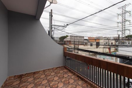 Casa à venda com 139m², 3 quartos e 1 vaga Casa à venda com 139m², 3 quartos e 1 vagaVaranda