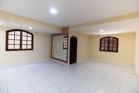 Sala de casa para alugar com 3 quartos, 402m² em Itaipu, Niterói