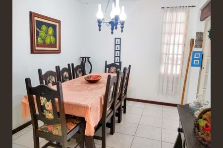 Casa à venda com 4 quartos, 359m² em Itaipu, Niterói