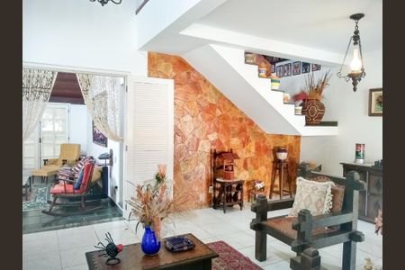 Casa à venda com 4 quartos, 359m² em Itaipu, Niterói