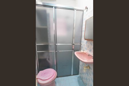 Casa à venda com 331m², 3 quartos e 4 vagasCasa 1 - Banheiro 