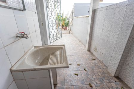 Casa à venda com 331m², 3 quartos e 4 vagasCasa 2 - Área de serviço 