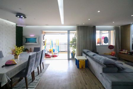 Apartamento à venda com 128m², 3 quartos e 3 vagas Apartamento à venda com 128m², 3 quartos e 3 vagasSala