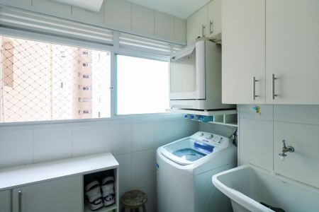 Apartamento à venda com 128m², 3 quartos e 3 vagas Apartamento à venda com 128m², 3 quartos e 3 vagasÁrea de Serviço