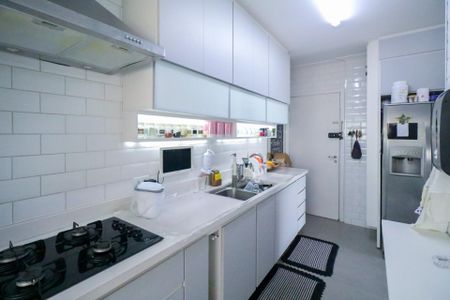 Apartamento à venda com 128m², 3 quartos e 3 vagas Apartamento à venda com 128m², 3 quartos e 3 vagasCozinha