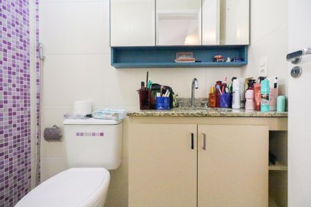 Apartamento à venda com 128m², 3 quartos e 3 vagas Apartamento à venda com 128m², 3 quartos e 3 vagasBanheiro da Suíte 1