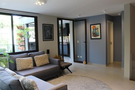 Sala de TV de casa de condomínio à venda com 4 quartos, 475m² em Santo Amaro, São Paulo