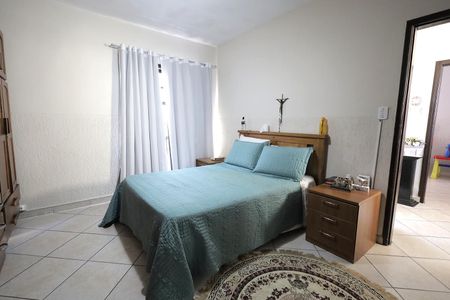 Casa à venda com 350m², 5 quartos e 4 vagas Casa à venda com 350m², 5 quartos e 4 vagasQuarto 1