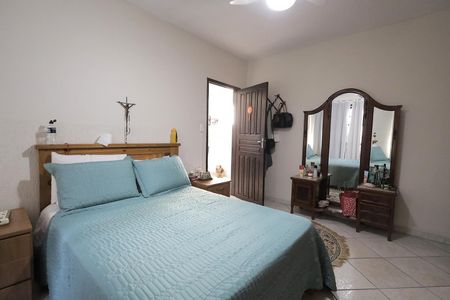 Casa à venda com 350m², 5 quartos e 4 vagas Casa à venda com 350m², 5 quartos e 4 vagasQuarto 1