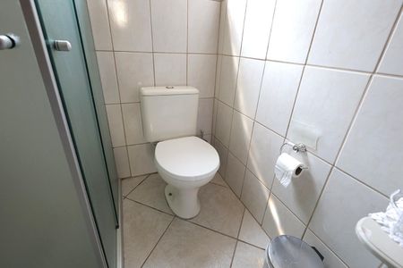 Casa à venda com 350m², 5 quartos e 4 vagas Casa à venda com 350m², 5 quartos e 4 vagasBanheiro 1