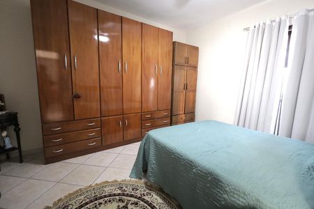 Casa à venda com 350m², 5 quartos e 4 vagas Casa à venda com 350m², 5 quartos e 4 vagasQuarto 1