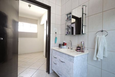 Casa à venda com 350m², 5 quartos e 4 vagas Casa à venda com 350m², 5 quartos e 4 vagasBanheiro 1