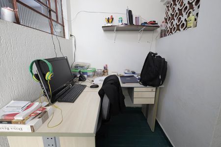 Casa à venda com 350m², 5 quartos e 4 vagas Casa à venda com 350m², 5 quartos e 4 vagasEscritório