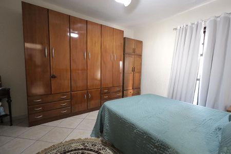 Casa à venda com 350m², 5 quartos e 4 vagas Casa à venda com 350m², 5 quartos e 4 vagasQuarto 1