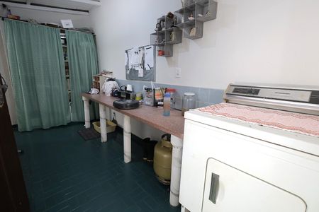 Casa à venda com 350m², 5 quartos e 4 vagas Casa à venda com 350m², 5 quartos e 4 vagasÁrea de Serviço