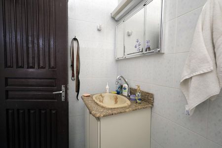 Casa à venda com 350m², 5 quartos e 4 vagas Casa à venda com 350m², 5 quartos e 4 vagasBanheiro 2