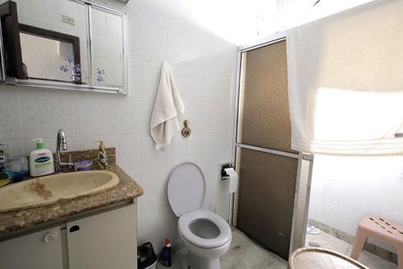 Casa à venda com 350m², 5 quartos e 4 vagas Casa à venda com 350m², 5 quartos e 4 vagasBanheiro 2