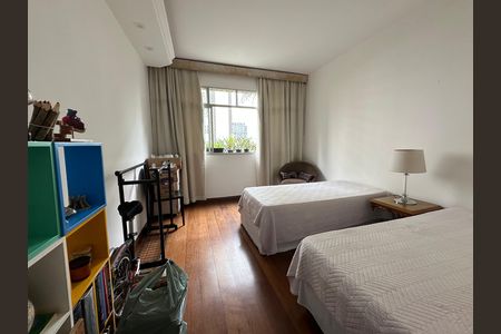 Apartamento à venda com 202m², 4 quartos e 2 vagas Apartamento à venda com 202m², 4 quartos e 2 vagasQuarto