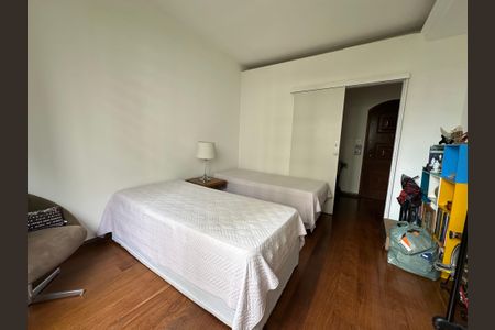 Apartamento à venda com 202m², 4 quartos e 2 vagas Apartamento à venda com 202m², 4 quartos e 2 vagasQuarto
