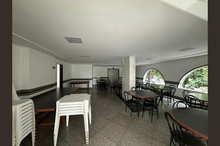 Apartamento à venda com 202m², 4 quartos e 2 vagas Apartamento à venda com 202m², 4 quartos e 2 vagasSalão de jogos