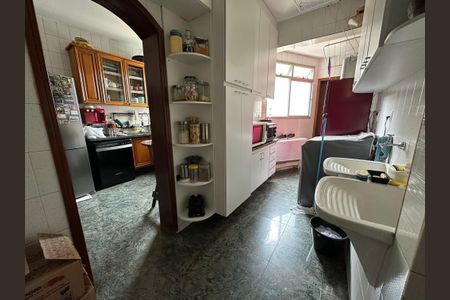Apartamento à venda com 202m², 4 quartos e 2 vagas Apartamento à venda com 202m², 4 quartos e 2 vagasLavanderia