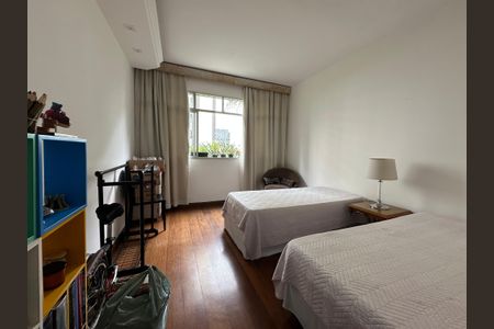 Apartamento à venda com 202m², 4 quartos e 2 vagas Apartamento à venda com 202m², 4 quartos e 2 vagasQuarto