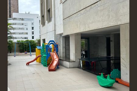 Apartamento à venda com 202m², 4 quartos e 2 vagas Apartamento à venda com 202m², 4 quartos e 2 vagasSalão de jogos