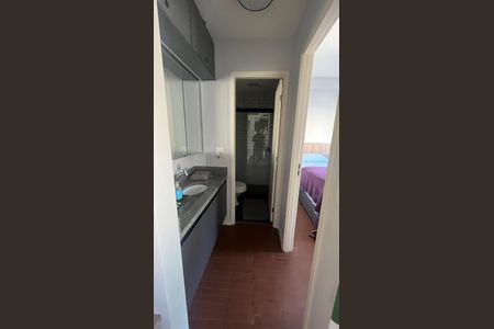 Banheiro de apartamento à venda com 1 quarto, 36m² em Cambuí, Campinas