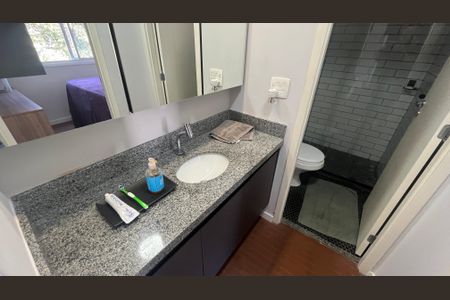 Banheiro de apartamento à venda com 1 quarto, 36m² em Cambuí, Campinas