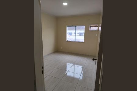 Sala de casa de condomínio para alugar com 3 quartos, 180m² em Vargem Pequena, Rio de Janeiro