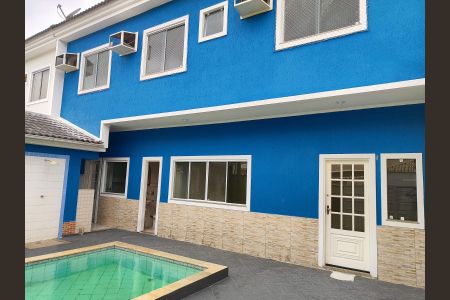 Casa de condomínio à venda com 180m², 3 quartos e 2 vagas