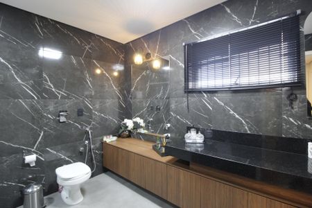 Casa à venda com 340m², 4 quartos e 4 vagasBanheiro 1