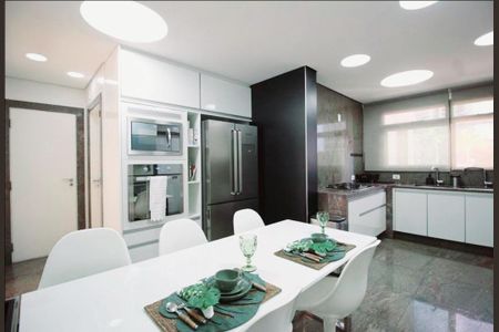 Apartamento à venda com 274m², 4 quartos e 5 vagas Apartamento à venda com 274m², 4 quartos e 5 vagasCozinha
