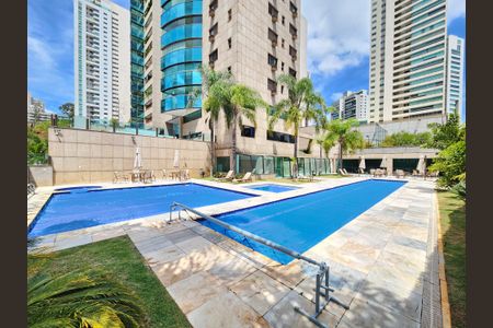 Apartamento à venda com 274m², 4 quartos e 5 vagas Apartamento à venda com 274m², 4 quartos e 5 vagasPiscina