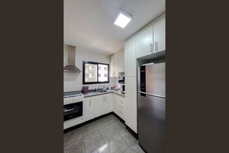 Apartamento para alugar com 124m², 3 quartos e 3 vagas Apartamento para alugar com 124m², 3 quartos e 3 vagasCozinha